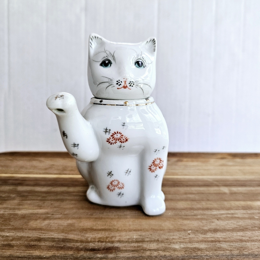Vintage cat teapot porclain hand painted paw pour spout small lucky cat